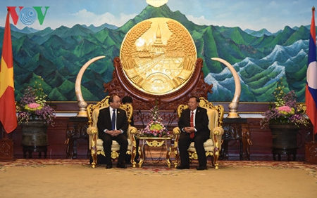 Thủ tướng Nguyễn Xuân Phúc tới chào Tổng bí thư, Chủ tịch nước Lào.
